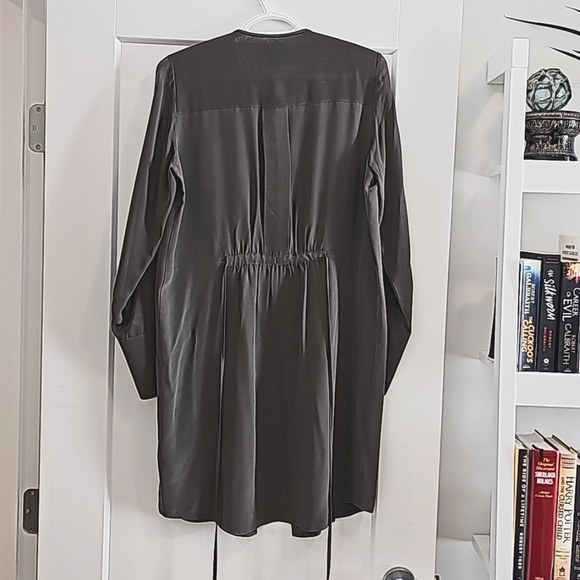 LIKE NEW 100% silk grey Club Monaco front button dress - size US 2 - Picture 4 of 7